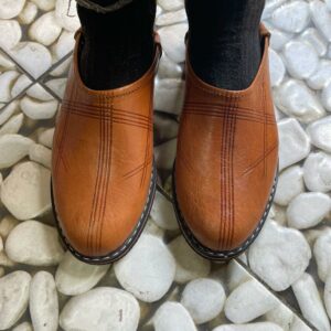 Babouches en cuir semelle pneu.