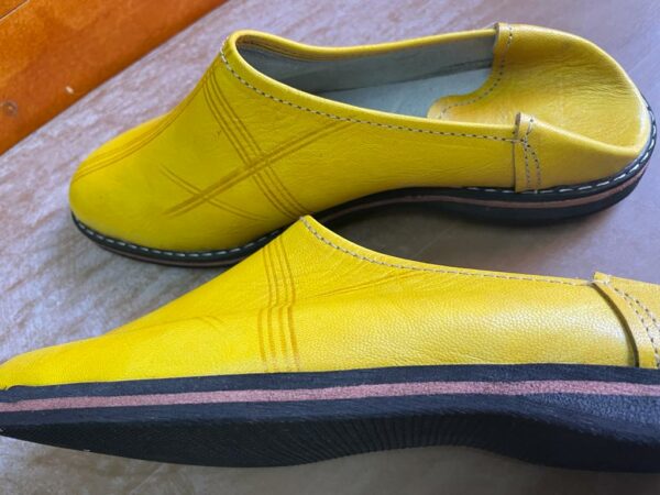 babouche mixte jaune semelle pneu recyclé