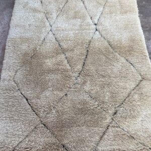 Photo d'un tapis Mrirt couleur fauve, motifs losanges noir 260 x 185.