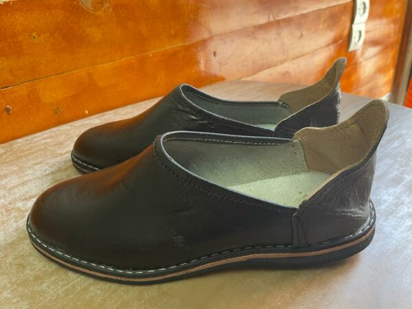 babouche mixte cuir noir semelle pneu recyclé