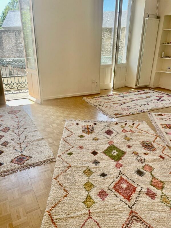 Tapis Azilal plusieurs tapis posé au sol
