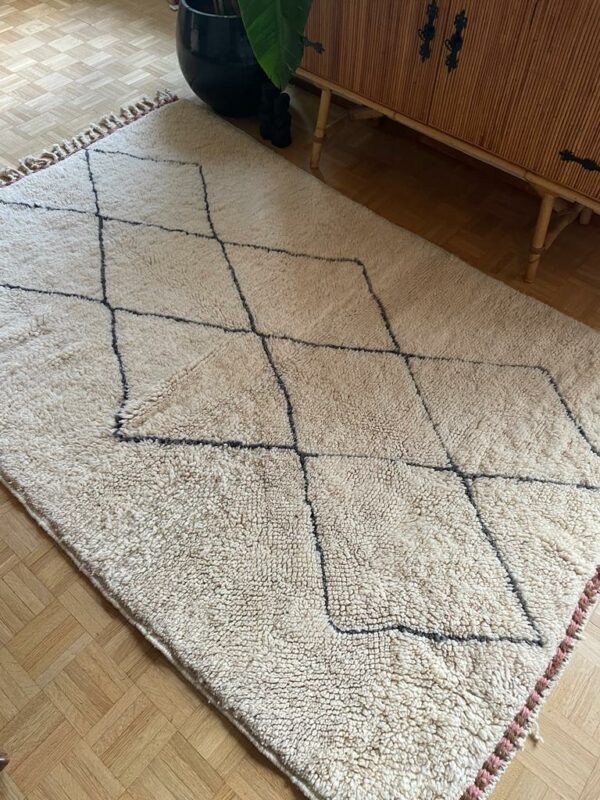 Photo d'un tapis Mrirt losanges gris.