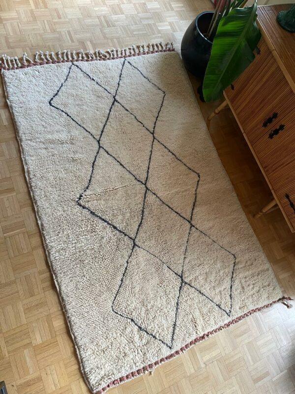 Photo d'un tapis Mrirt losanges gris.