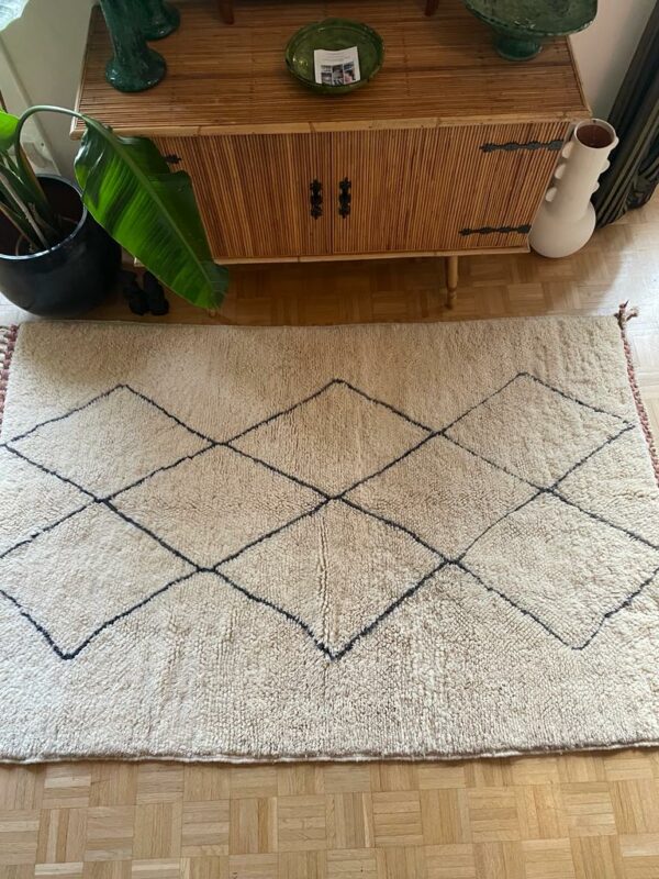 Photo d'un tapis Mrirt losanges gris.