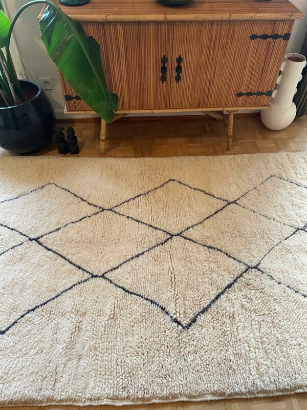 Photo d'un tapis Mrirt losanges gris.