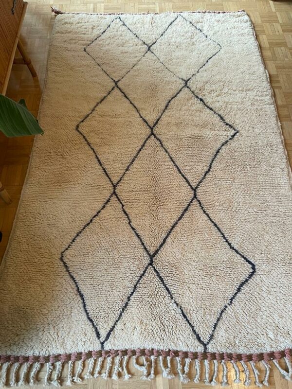 Photo d'un tapis Mrirt losanges gris.