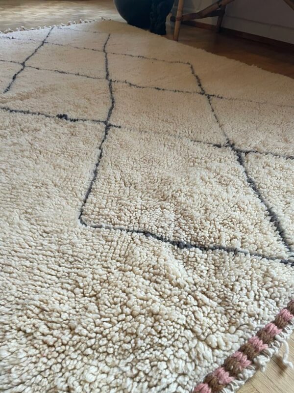 Photo d'un tapis Mrirt losanges gris.