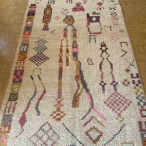 Photo d'un tapis Azilal motif multicolores.