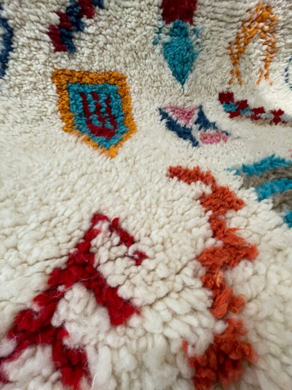 Photo d'un tapis Azilal motifs jeux d'enfant.