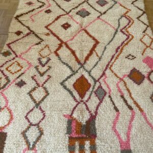 Photo d'un tapis Azilal motif multicolores.