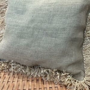 Photographie d'une housse de coussin raphia et toile de jute.