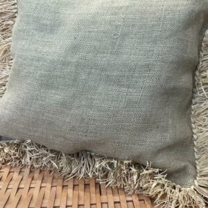 Photographie d'une housse de coussin raphia et toile de jute.