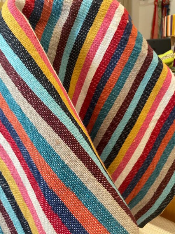 Plaid en coton rayer multicolores.
