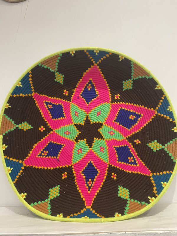 Photo d'un plateau suspension rosace multicolore.