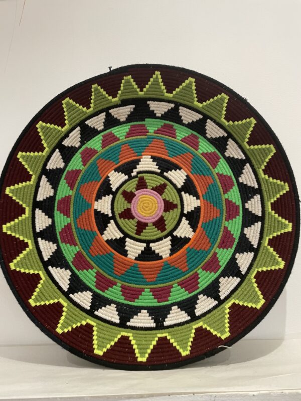 Photo d'un plateau suspension rosace multicolore.