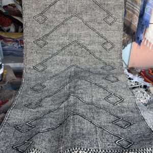 Tapis Zanafi noir et blanc.