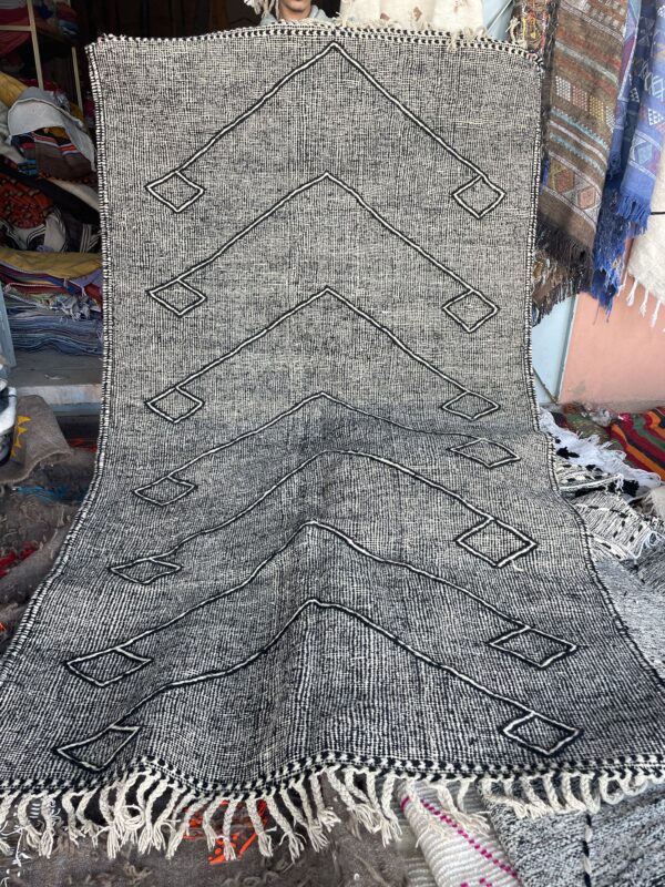 Tapis Zanafi noir et blanc.