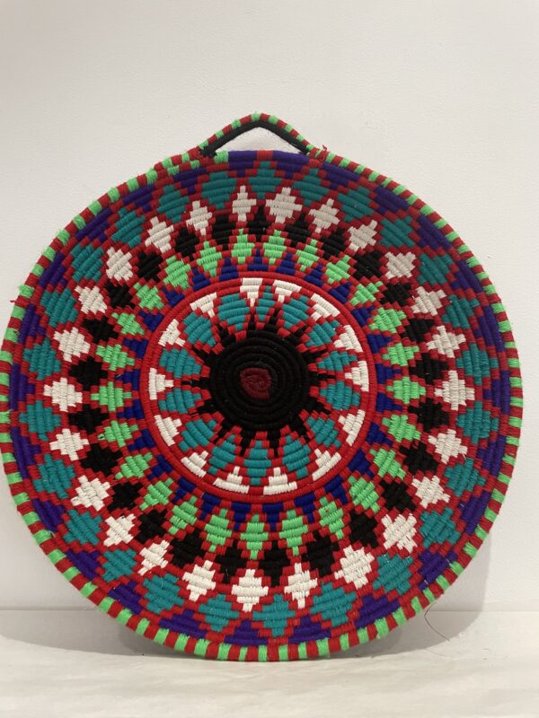 Photo d'un plateau suspension rosace multicolore.