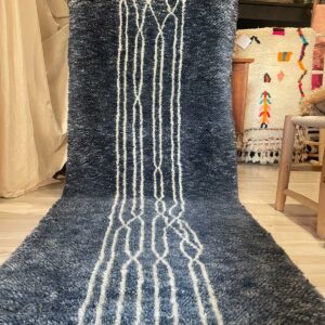 Tapis Mrirt bleu chiné idéal couloir. Artisanat marocain. Décoration intérieur.