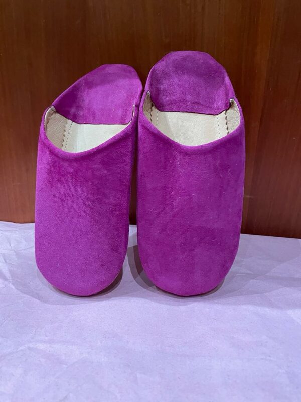 Photo d'une paire de babouche femme violet.
