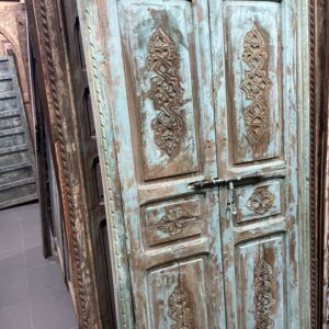 Photo d'une porte marocaine bleu.
