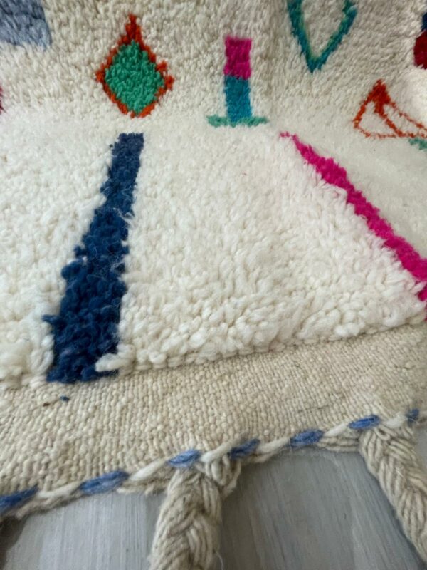 Photo d'un tapis Azilal jeux de lignes.