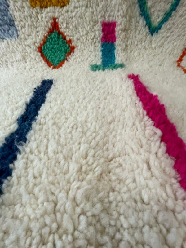 Photo d'un tapis Azilal jeux de lignes.
