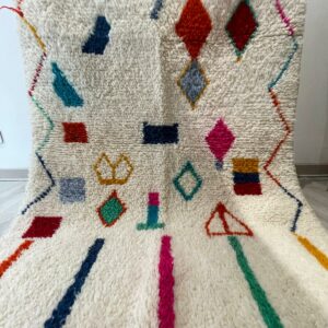 Photo d'un tapis Azilal jeux de lignes.