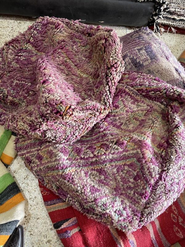 Pouf en laine recyclé avec des tapis amazigh (bèrbère)