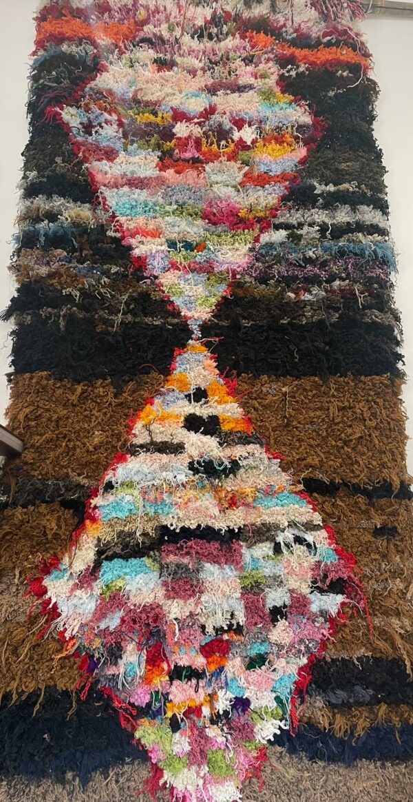 Photo d'un tapis boucherouite multicolore.