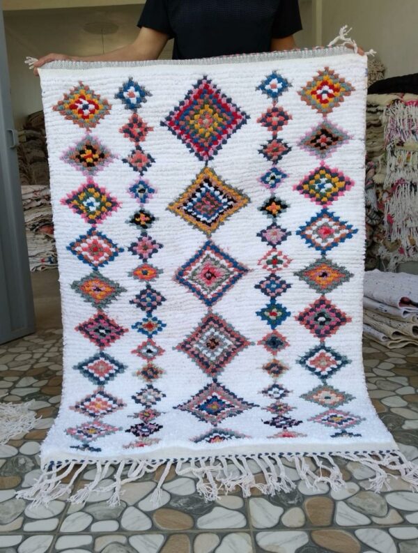 Photo d'un tapis boucherouite en coton géométrique.