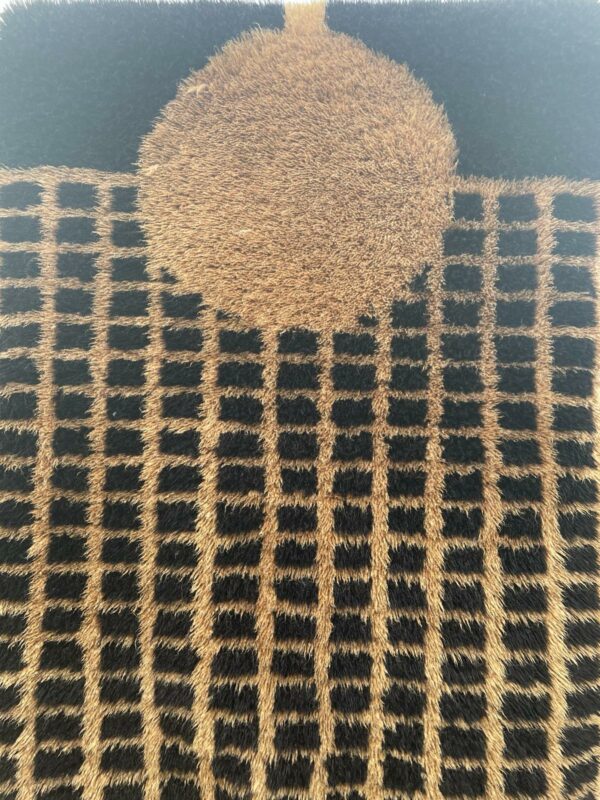 Tapis Mrirt collection "graphique" fond Noir et ligne géométrique couleur caramel.