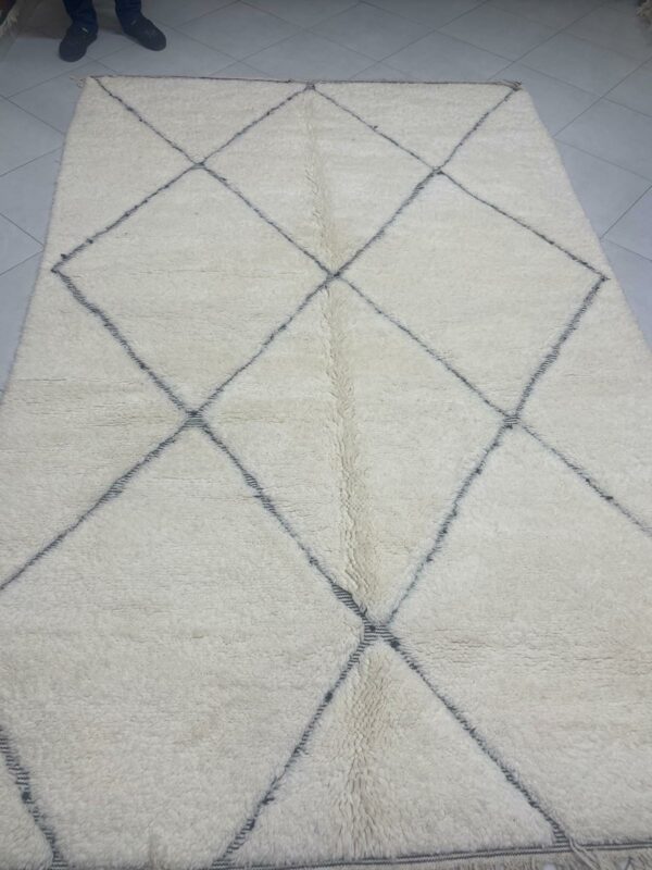 Tapis Beniouarain losange noirs dan la trame 200x300.