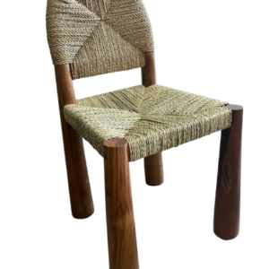 Chaise en bois et corde.