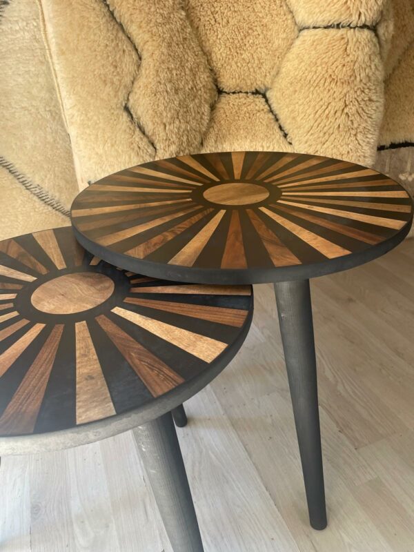 Table gigogne trois dimensions trois couleurs. Artisanat marocain.