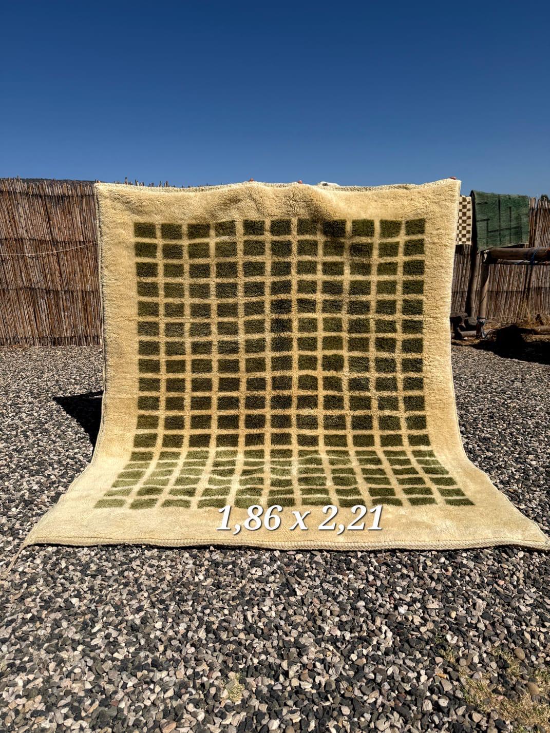 Tapis Mrirt n° 9 – Création artisanale 221 x 186 cm Tapis Mrirt carreaux.