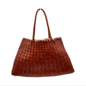 Sac en cuir tressé porté main.