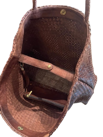 Sac_en_cuir_tressé_marron__2_-removebg-preview Sac en cuir tessé marron.