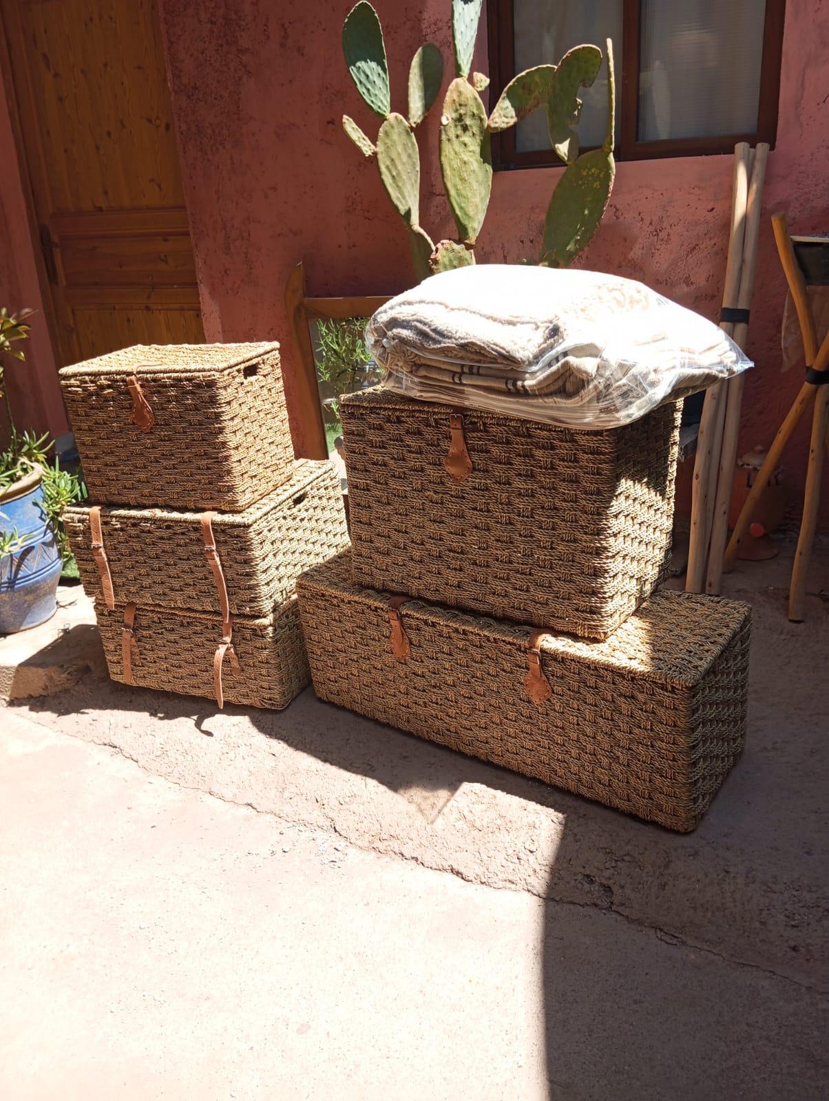 Malle de rangement doum et structure métalique (2) Malle de rangement sur mesure.