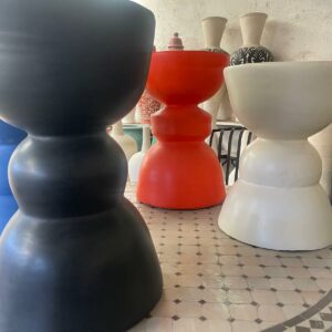 Bout de table en béton tadelakt.