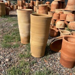 Poterie tubulaire en terre cuite.