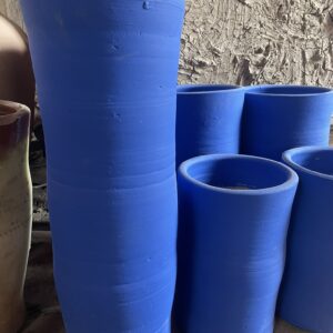 Jarre forme tube, bleu majorelle.